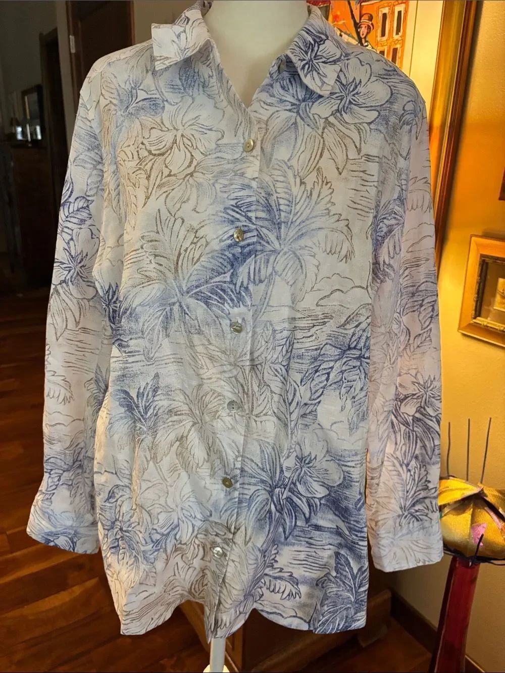 NEW. Tommy Bahama 100% Linen Blue & Cream Blouse - M